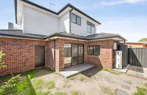 St. Albans House | Premium Double Bedroom In A Beautiful Suburb