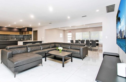 Hollywood Lakes House | Premium Luxury 5BR/3BA Villa near Hollywood Beach
