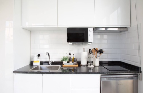 Ericeira Apartment | Presente Haven Studio: walk to Ribeira d'Ilhas, reserve and town of Ribamar