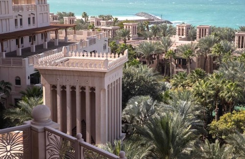 Al Sufouh 1 House | Presidential Suite Near Souk Madinat Jumeirah By Luxury Bookings