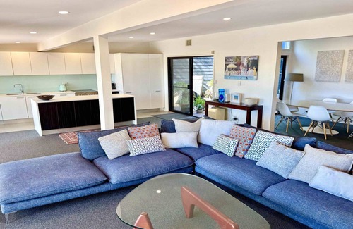 Pretty Beach House | Pretty Beach Escape by HolidayCo.