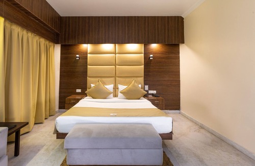 Dehradun Hotel | Pride Premier Solitaire Dehradun