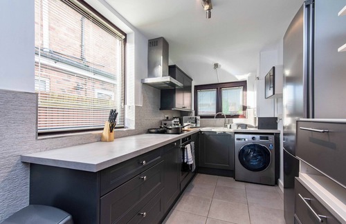 Toton House | Prime Beeston 3-Bed House with Driveway & Wi-Fi