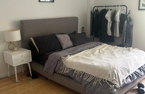 Norma Triangle Bed & Breakfast | Prime Location Off the Sunset Strip! Swimming Pool, Gym, Bright Place.