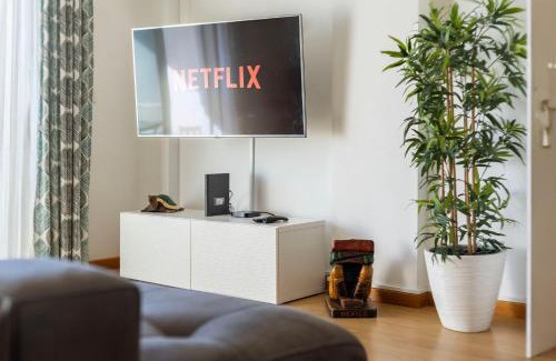 Olhao Apartment | Prime Location, Pool, Free Parking