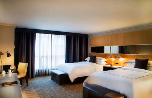 Midtown Toronto Hotel | Prime Location: Upscale Haven in Yorkville District, Close to Attractions