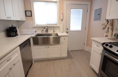 Mahncke Park House | Prime Location, Walk to All Best Known Attractions