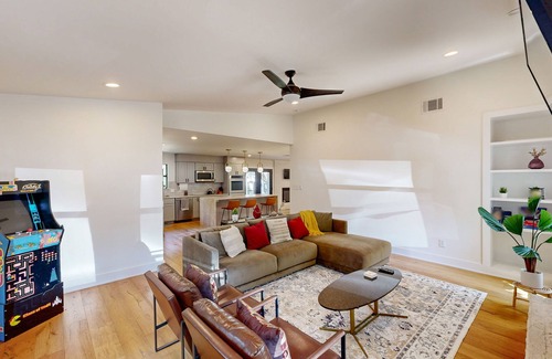 Barton Hills House | Prime Location with Austin Charm, private patio and great for WFH
