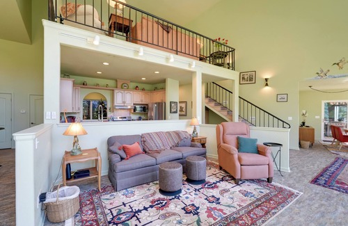 Marcola House | Prime McKenzie River Gem: Sunroom + Views!