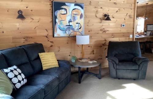 Naples House | Pristine and Cozy Cabin Rental Overlooking Pond near Rochester, New York