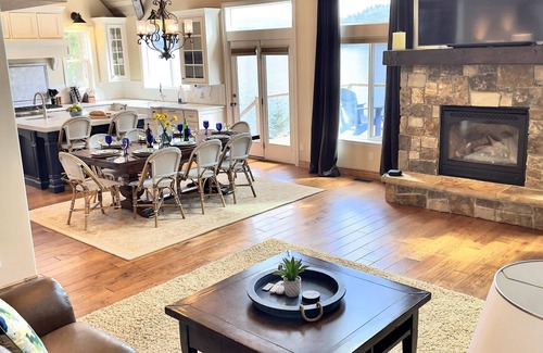 Coeur d'Alene House | Pristine waterfront estate on Lake Coeur d'Alene