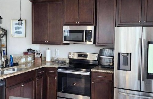 Hampton House | PRIVATE 2 BEDROOM 2.5 BATHROOM TOWNHOUSE