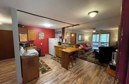 Edwards House | Private 3BR Treehouse Retreat @ Lake Ozark