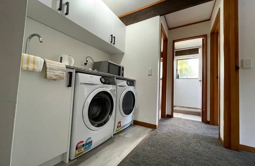 Lower Hutt House | private 3brms cabin by Highway 2 w/i seaview n bush, 2km to city, 15km to Welly