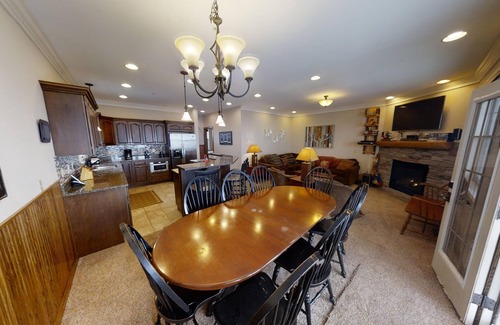 Snowshoe House | Private 5BR Vacation Home in Black Bear by RedAwning