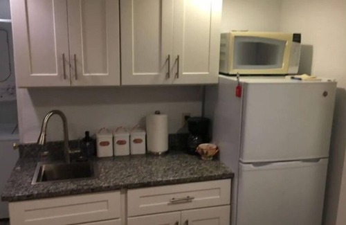 Alexandria Apartment | Private Apt with backyard