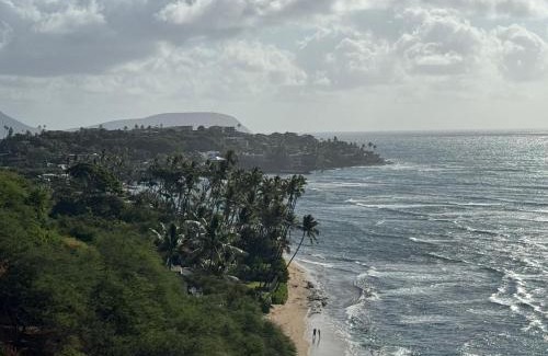 Diamond Head - Kapahulu - St. Louis House | Private Bedroom in Shared Guesthouse Waikiki Beach Area