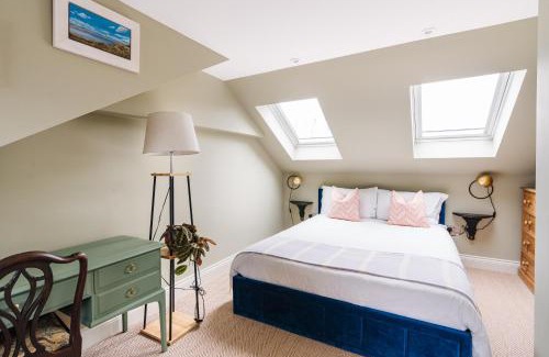 Stroud Green House | Private Comfortable Loft Apt in Superb Period Home
