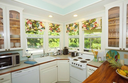 Wailuku Heights Cottage | PRIVATE COTTAGE/GAZEBO WITH HOTTUB