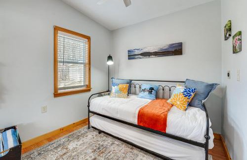 Augusta House | Private Dock and Deck Tranquil Dam Pond Cottage!