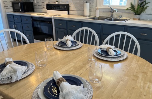 West Beach House | Private Dock, Fishing, Crabbing, Sleeps 6, Indian River Bay