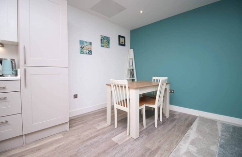 West Cliff Apartment | Private entrance Maisonette, near Beach & Bars!