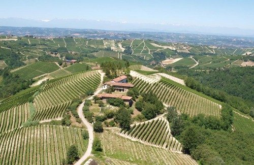 Trezzo Tinella Villa | Private Estate Among the Vineyards of Alba - Italy