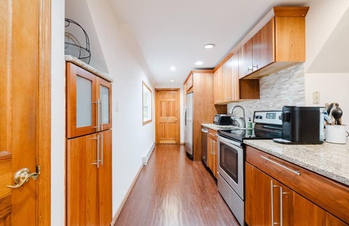 Glen Head Apartment | Private estate apartment.