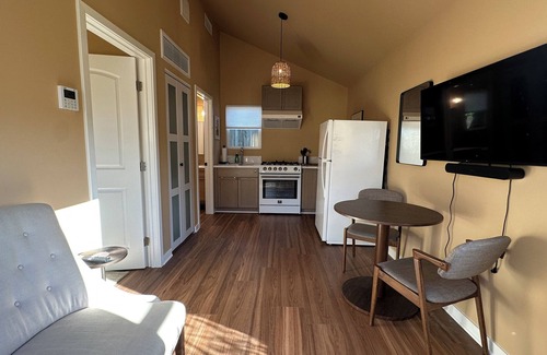 Eagle Rock House | Private Gated 1 Bedroom, 1 Bathroom Small House in Glassell Park, Los Angeles