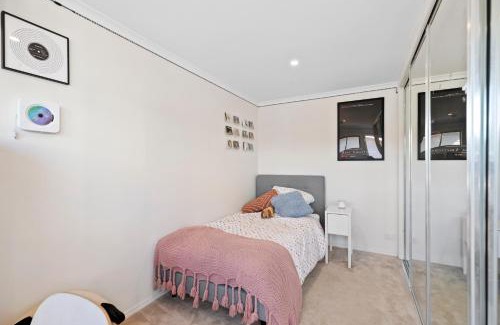 Camberwell Resort | Private Guest Wing in Leafy Camberwell near Train & Tram