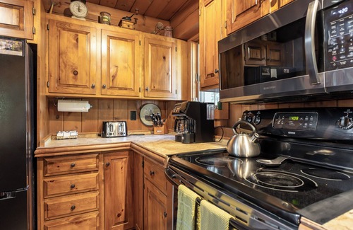 The Galena Territory House | Private Hideaway on Basswood - Fire Pit, Hot Tub, Game Room