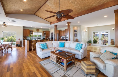 Kaneohe House | Private Hilltop Retreat, Spectacular View, Minutes to Kailua Beaches!