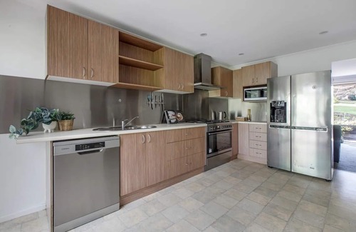 Cockatoo House | Private Holiday Home With Rain Forest Creek View