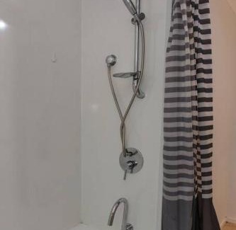 Cockatoo House | Private Holiday Home With Rain Forest Creek View