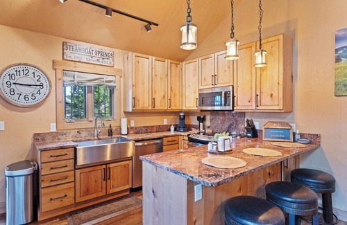 Steamboat Springs House | Private Hot Tub - Huge Covered Deck- Garage - On Ski Bus Route