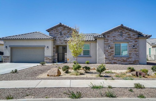 El Paso House | Private Hot Tub and Putting Green El Paso Getaway!