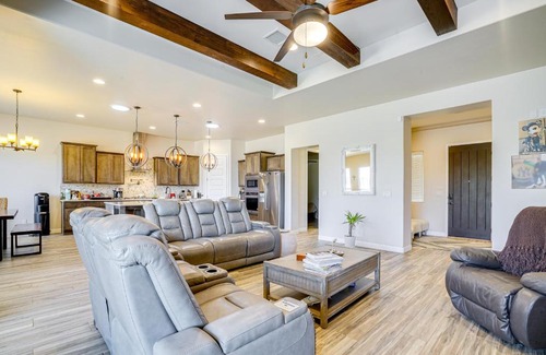 El Paso House | Private Hot Tub and Putting Green El Paso Getaway!