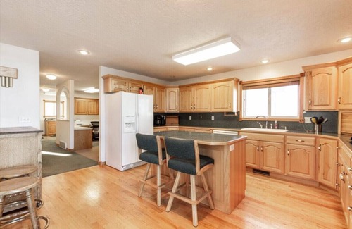 Tetonia Apartment | Private Hot Tub-Sleeps 25-Private Forest Access