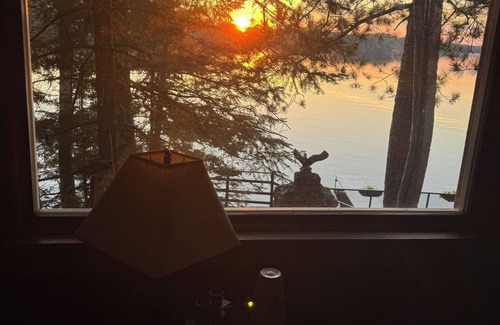 Tomahawk Cabin | Private Lake House. Best sunset view on Somo Lake the Lake!