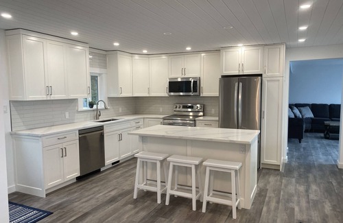 Sproat Lake House | Private lakefront house on beautiful Sproat Lake