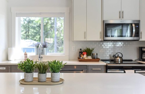 Courtenay House | Private Modern Carriage by Seal Bay Trails