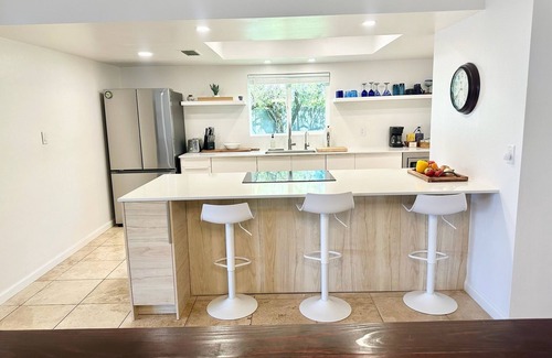 Optimist Park SW House | PRIVATE OASIS, 4bdrm with sparkling pool and fun games