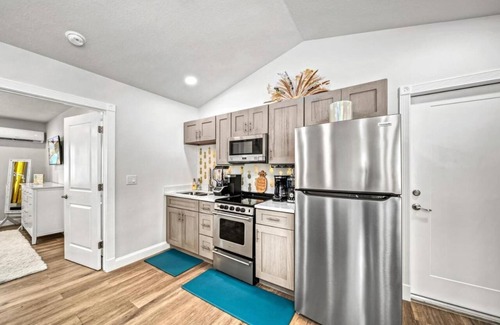 Siesta Key House | Private Oasis at The Wildflower Pineapple: A Resort-Style Retreat Just Moments from Siesta Key Beach