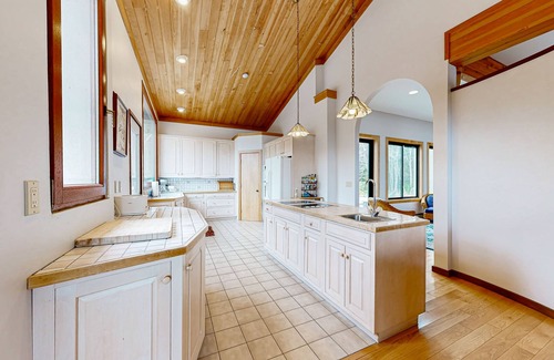 Ocean Point House | Private Oceanfront Home - 2 Fireplaces, 4 Decks & Grill, Dog-friendly