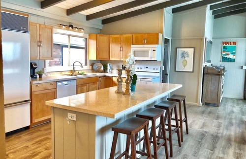 Waialua House | Private Oceanfront Hot-Tub Mini-Resort North Shore O’ahu