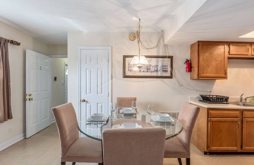 Old Town Fredericksburg Condo | Private One Bedroom Furnished Condo Sleeps 4 True Downtown Condo