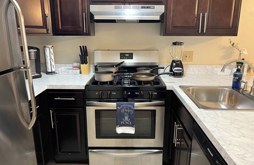 Grenloch Apartment | ✭ Private One Bedroom ✭ Minutes from Center City ✭ Ideal for Long Stays ✭