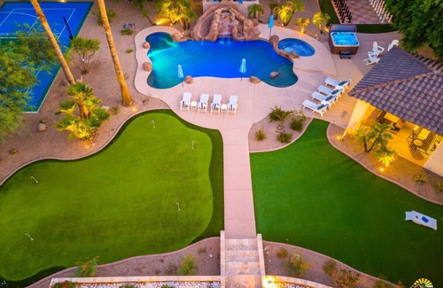 Cactus Acres House | Private Paradise Resort with Waterslide+Pickleball+Putting Green+ Playset