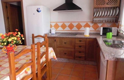 Conil de la Frontera House | Private pool, outdoor kitchen and bar, free Wi-Fi, brick barbecue, shady verandas - Casa David -