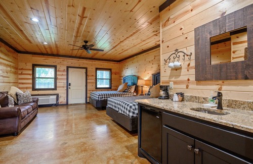 Broken Bow Cabin | Private Pool 8 Bedroom Luxury Lodge - Big Timber Lodge Tons Amenities and lodgin